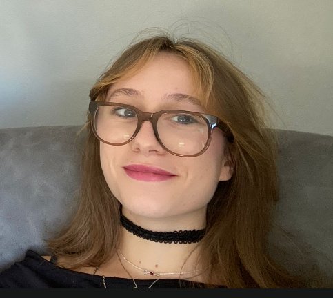Melisa — Melacabre kurucusu, atölyede örgü örerken